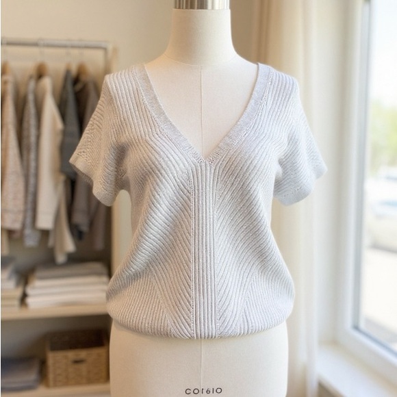 NWOT Never Worn, Express Women’s Knit Blush Sweater Top with Open Back - Size XS - Picture 1 of 6